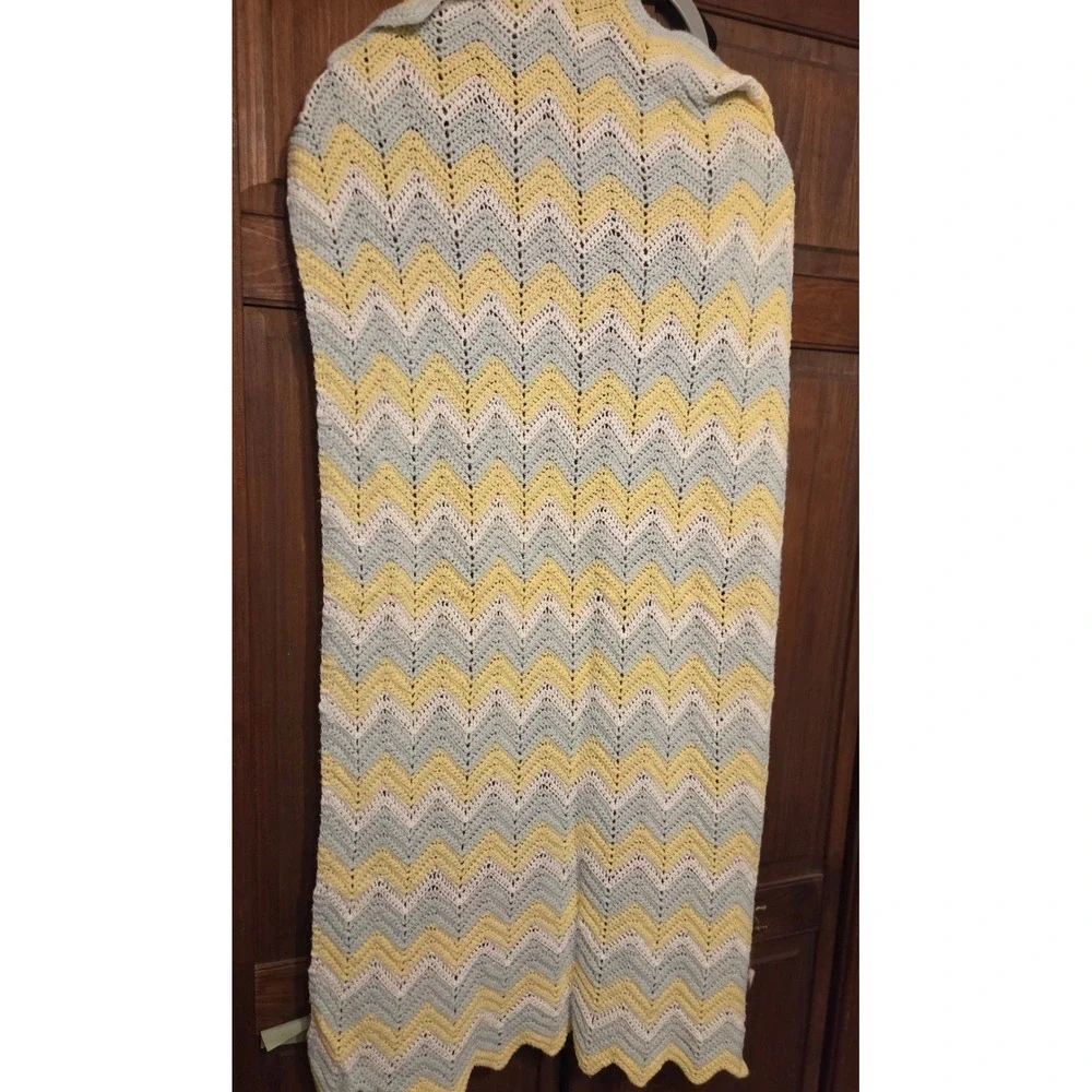 Handmade Crochet Baby Blanket Unisex 48x36 Yellow Green White Chevron Vintage